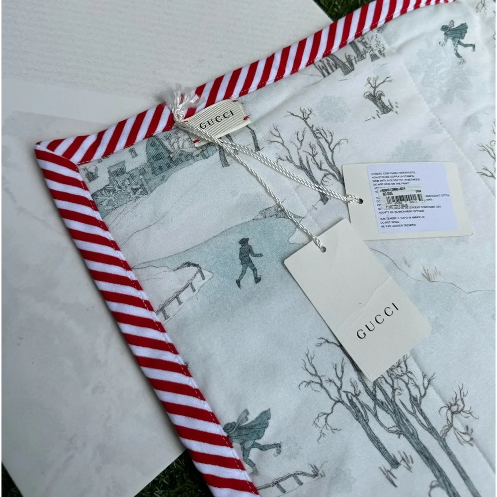 Gucci L'avevgle Par Amovr Baby Blanket New with tags $580 80 cm x 80 cm bedding